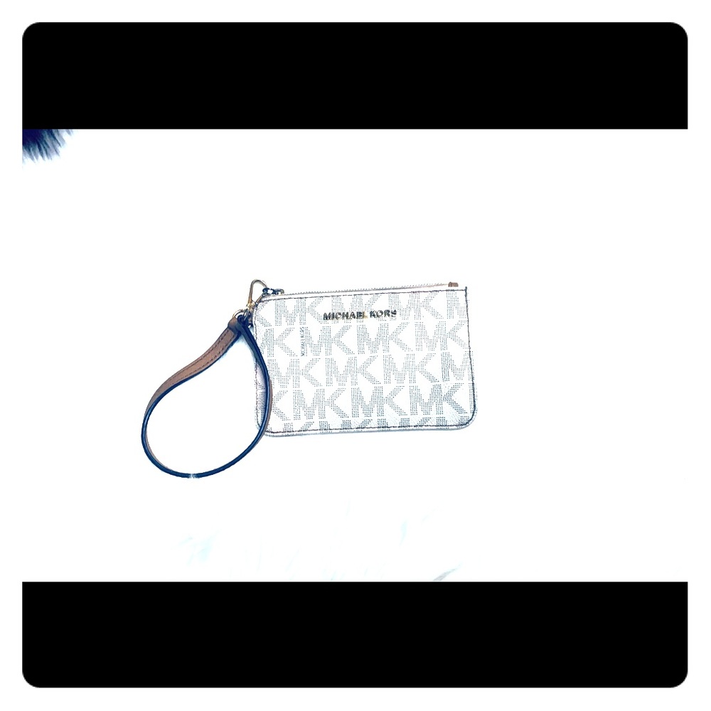 Michael kors wristlet
